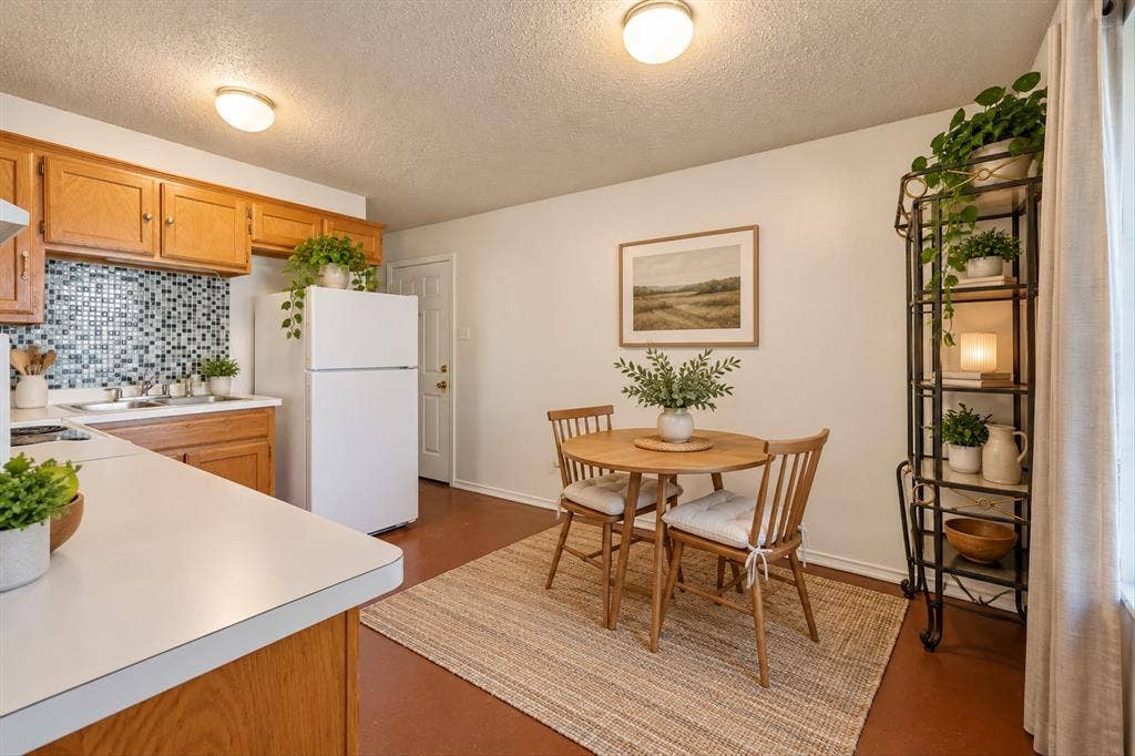 2634 Gooch Street, Dallas, TX 75241 Virtually Staged