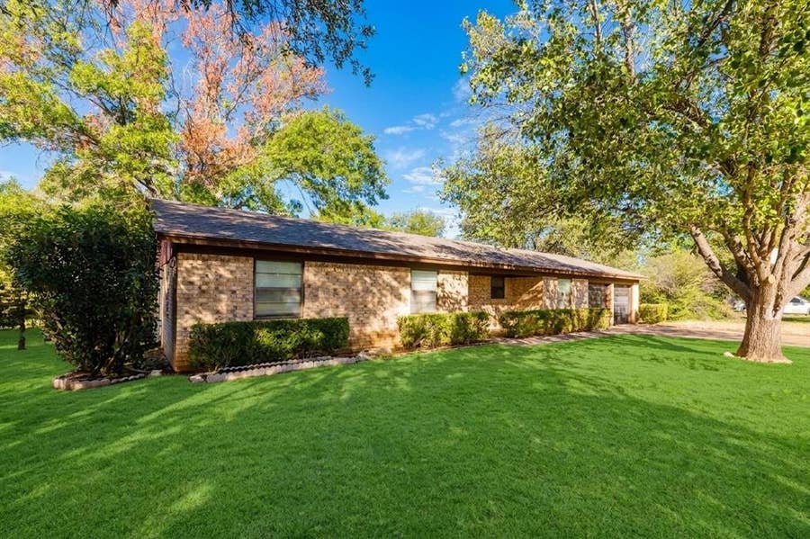 Property photo for 409 Crestwood Drive, Eastland, TX