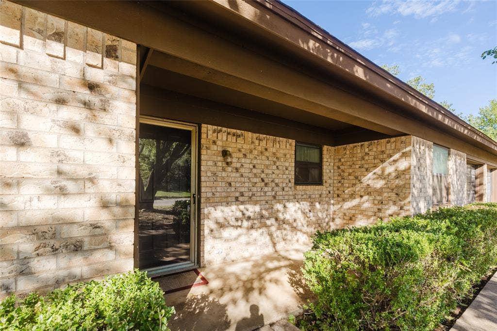 409 Crestwood Drive, Eastland, TX 76448