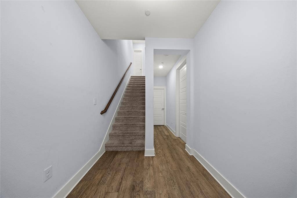 220 Lanyard Drive, Lewisville, TX 75057 220 Lanyard Drive, Lewisville, TX 75057