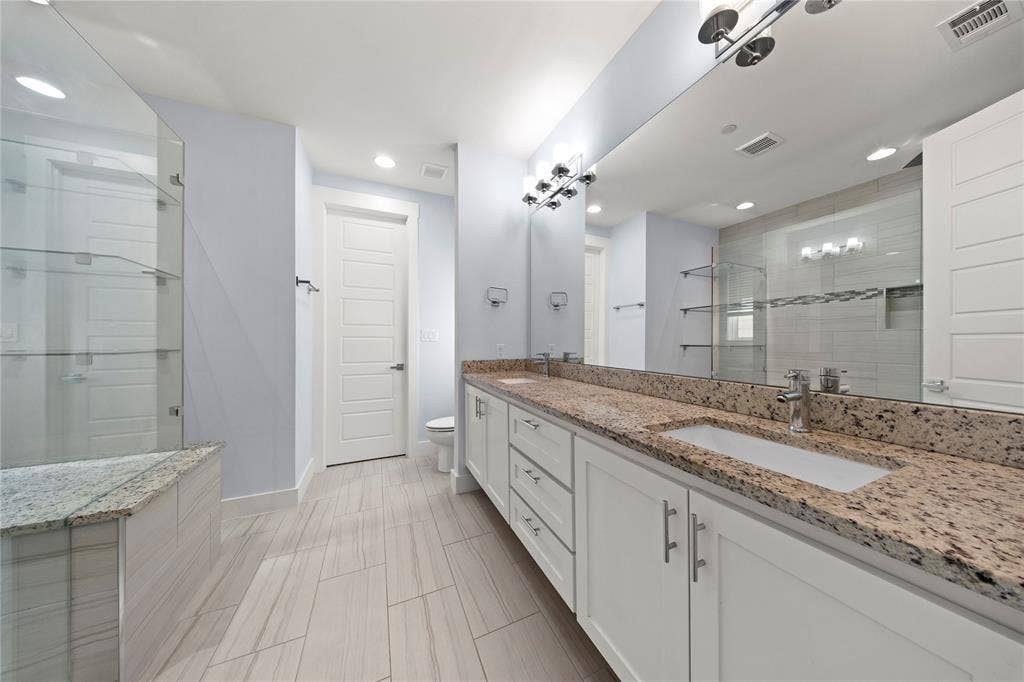 220 Lanyard Drive, Lewisville, TX 75057 220 Lanyard Drive, Lewisville, TX 75057