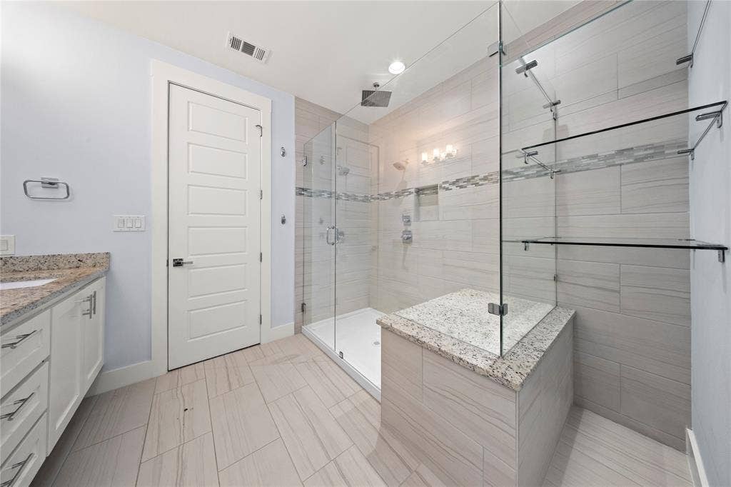 220 Lanyard Drive, Lewisville, TX 75057 220 Lanyard Drive, Lewisville, TX 75057