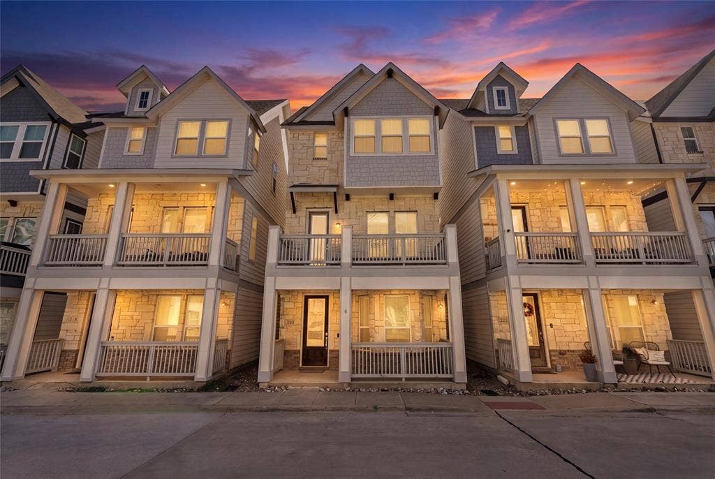 220 Lanyard Drive, Lewisville, TX 75057 220 Lanyard Drive, Lewisville, TX 75057