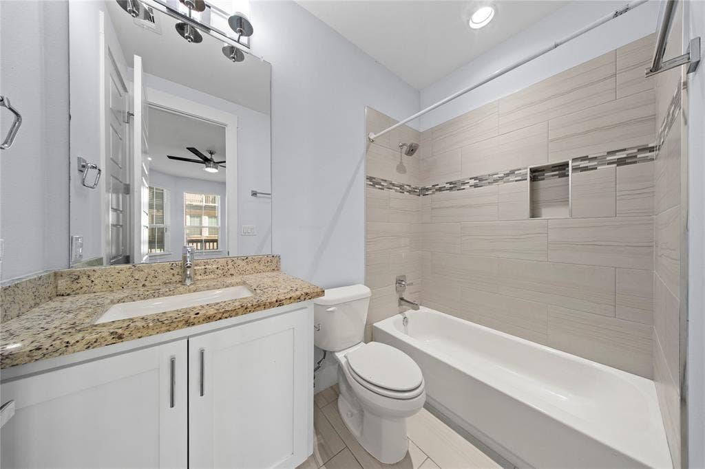 220 Lanyard Drive, Lewisville, TX 75057 220 Lanyard Drive, Lewisville, TX 75057