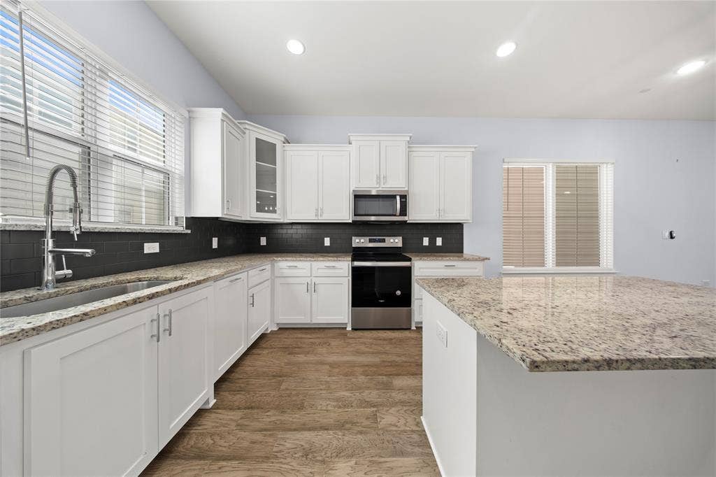 220 Lanyard Drive, Lewisville, TX 75057 220 Lanyard Drive, Lewisville, TX 75057