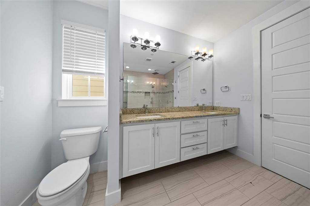 220 Lanyard Drive, Lewisville, TX 75057 220 Lanyard Drive, Lewisville, TX 75057