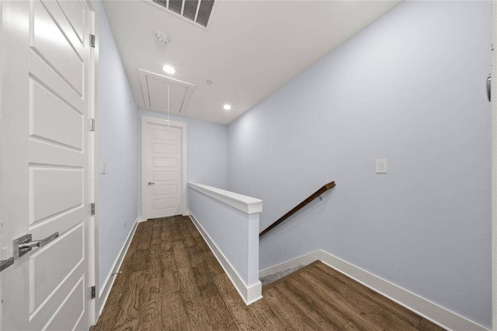 220 Lanyard Drive, Lewisville, TX 75057 220 Lanyard Drive, Lewisville, TX 75057