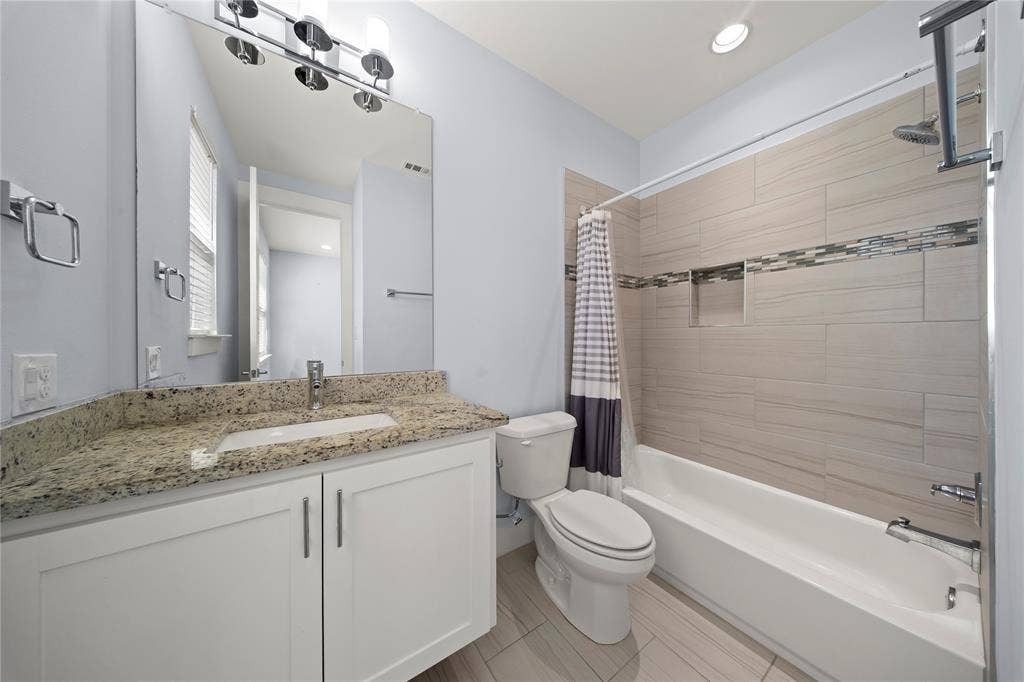 220 Lanyard Drive, Lewisville, TX 75057 220 Lanyard Drive, Lewisville, TX 75057