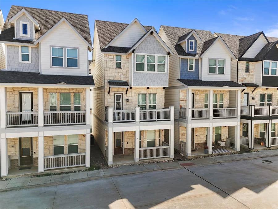 Property photo for 220 Lanyard Drive, Lewisville, TX