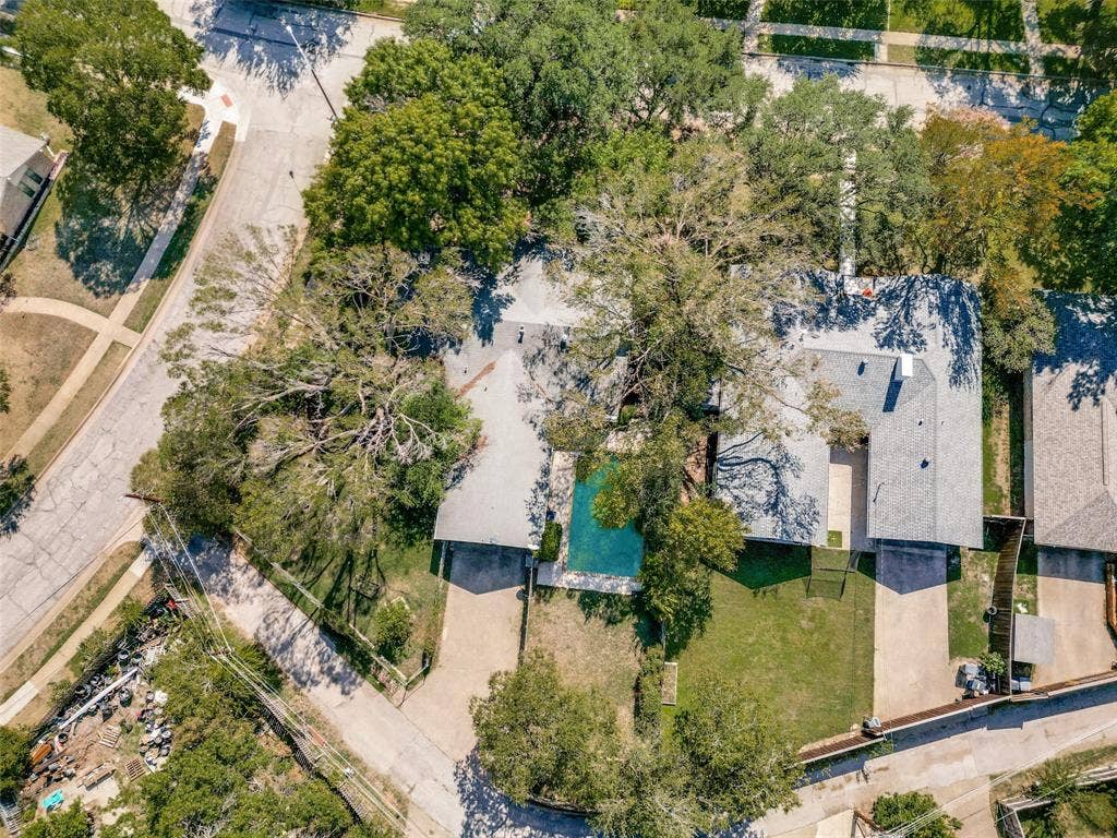 12515 Cedar Bend Drive, Dallas, TX 75244 Separate side yard! Home sits a corner of Cedar Bend (and High Summit)