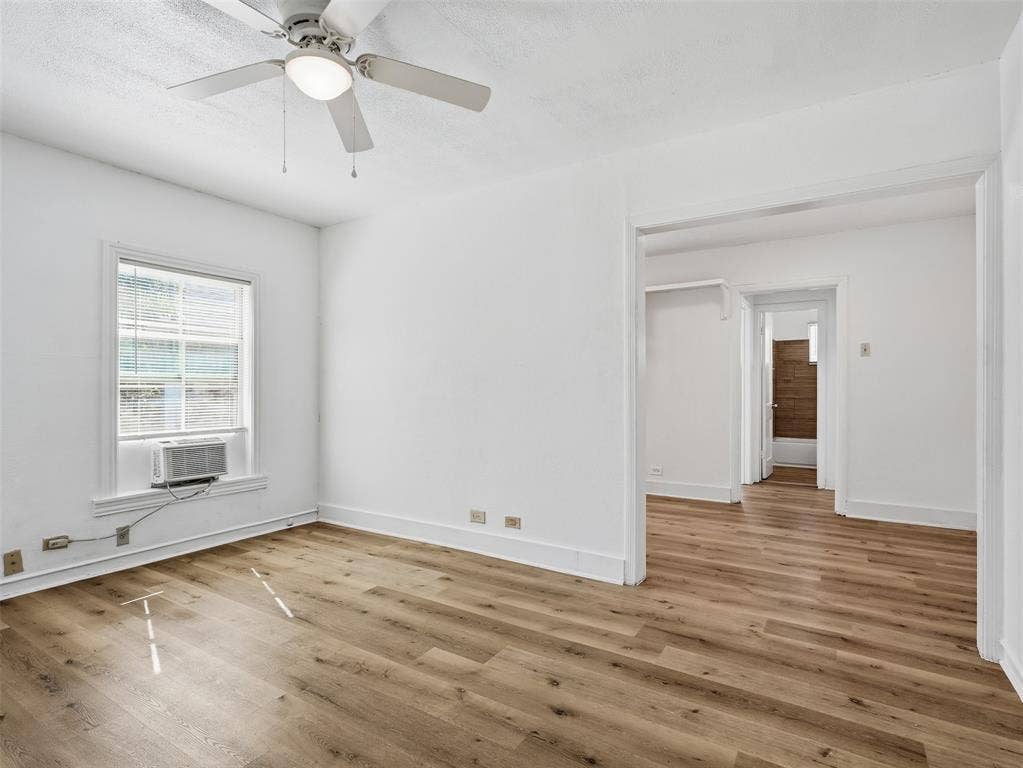 425 Marshalldell Avenue, Dallas, TX 75211