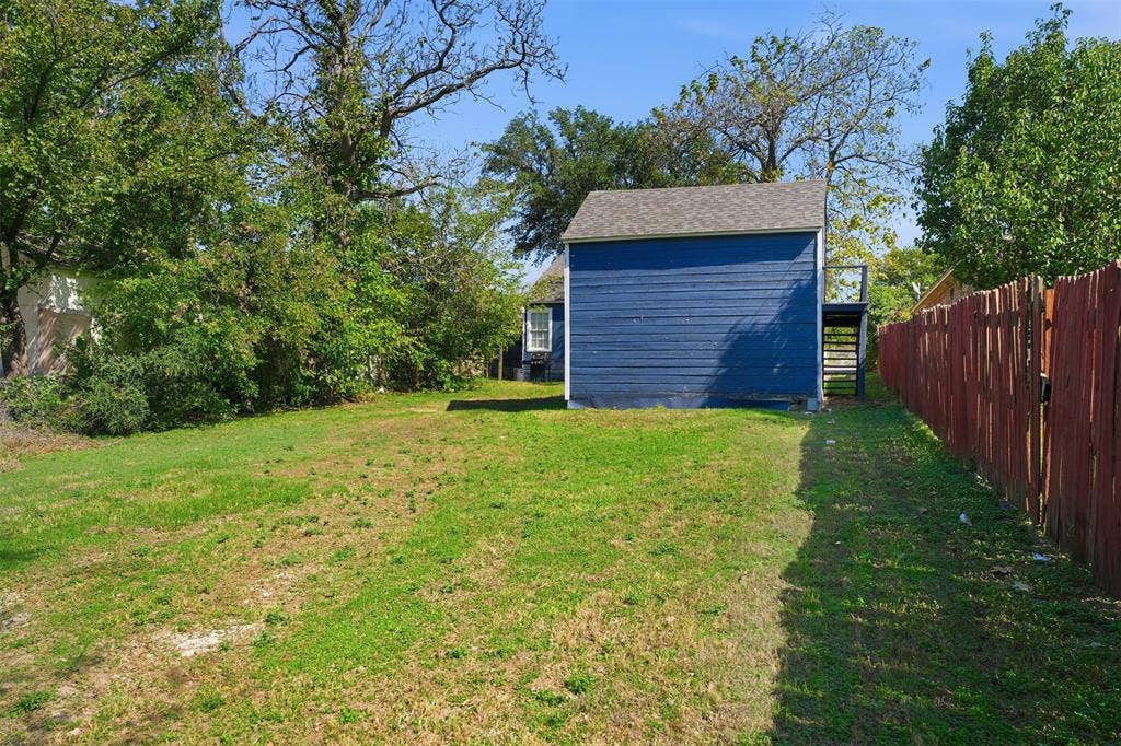 425 Marshalldell Avenue, Dallas, TX 75211