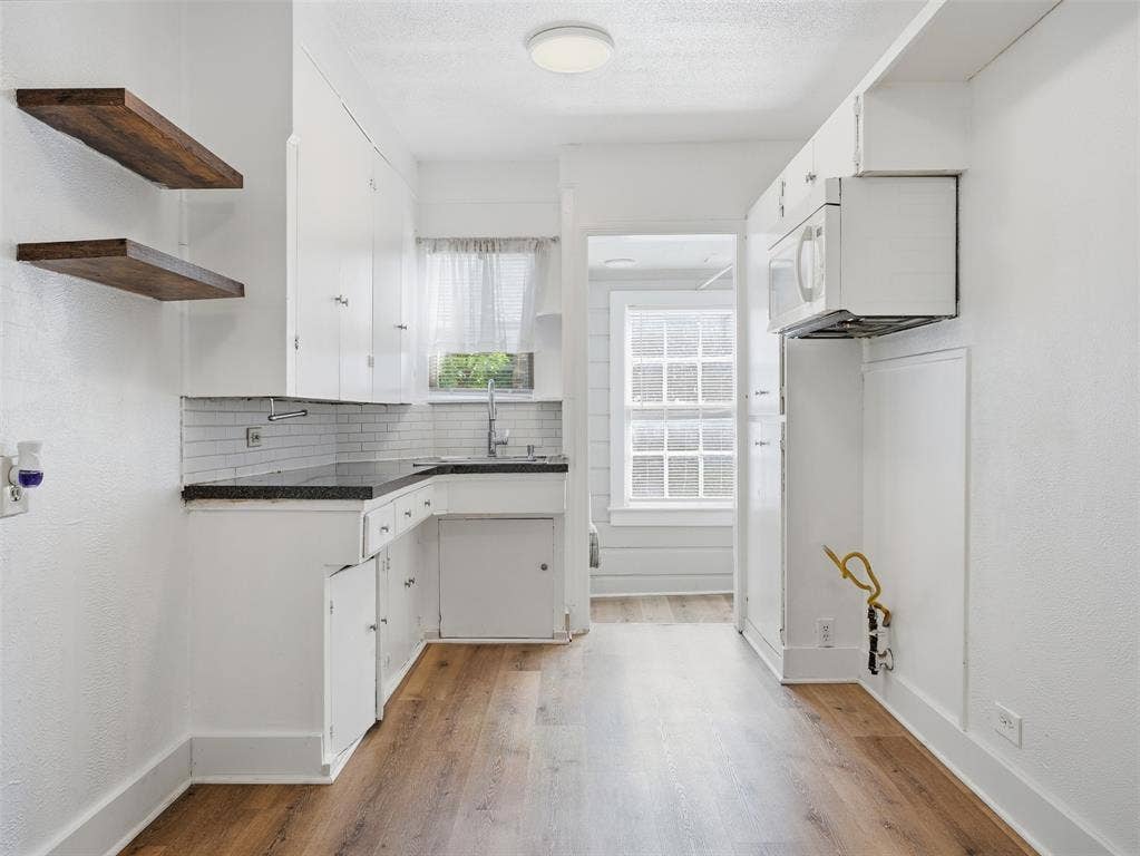 425 Marshalldell Avenue, Dallas, TX 75211