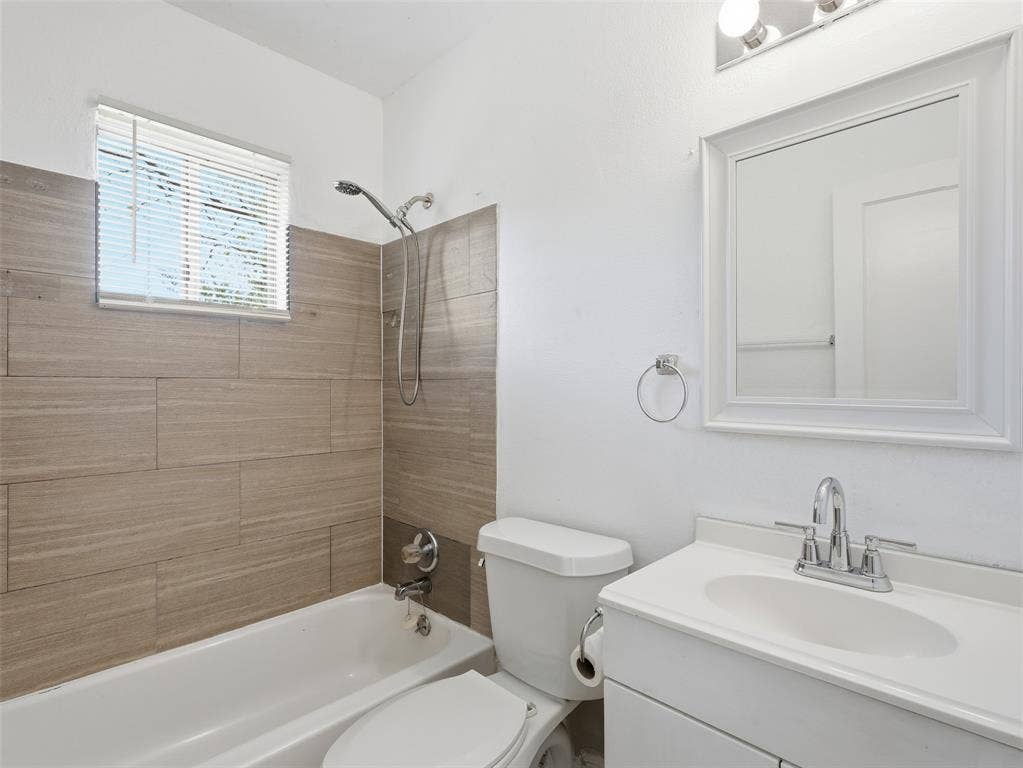 425 Marshalldell Avenue, Dallas, TX 75211