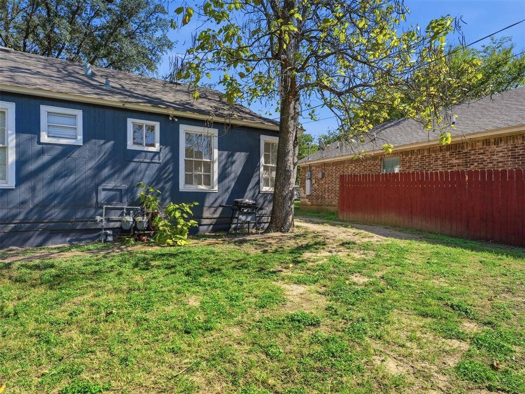 425 Marshalldell Avenue, Dallas, TX 75211