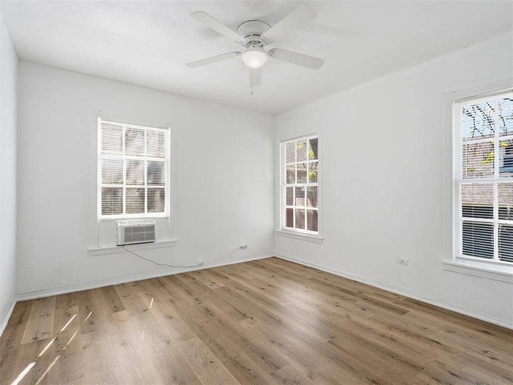 425 Marshalldell Avenue, Dallas, TX 75211