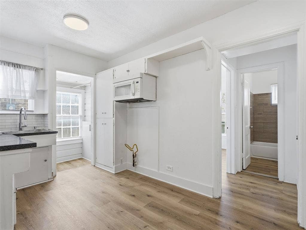 425 Marshalldell Avenue, Dallas, TX 75211