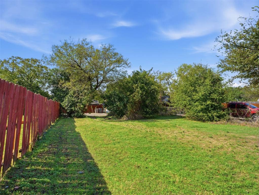 425 Marshalldell Avenue, Dallas, TX 75211
