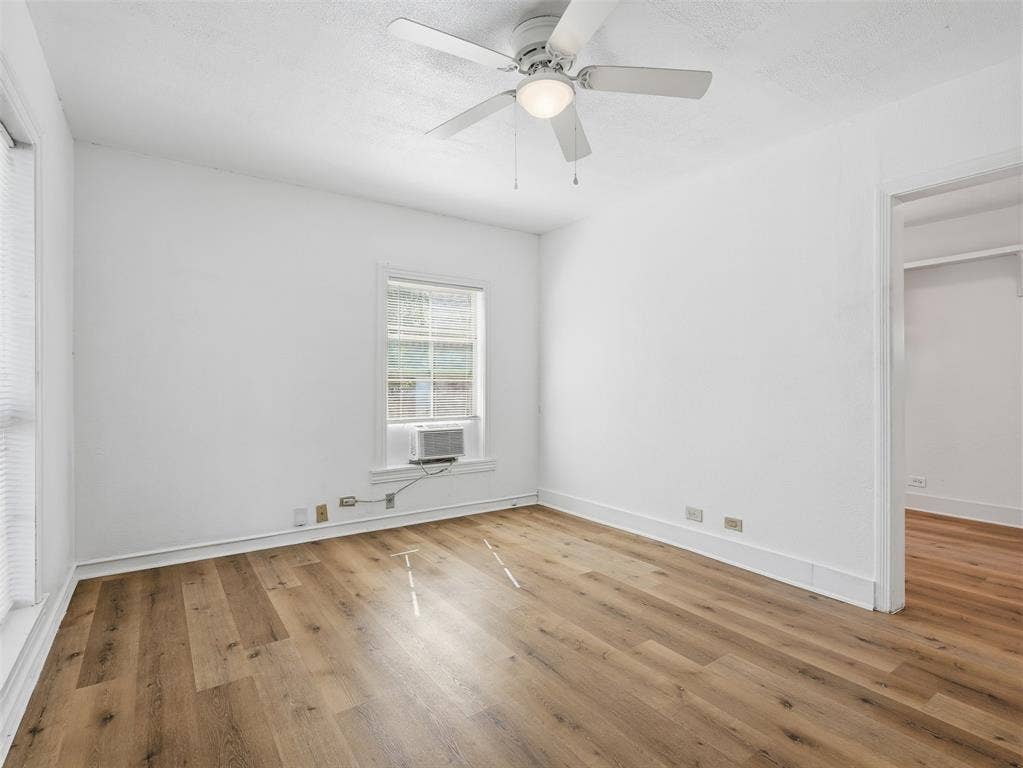 425 Marshalldell Avenue, Dallas, TX 75211
