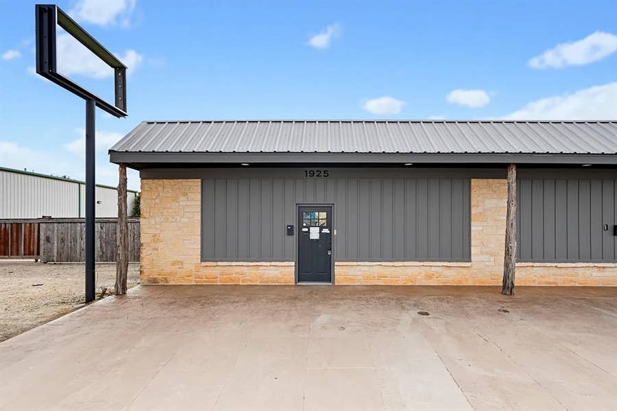 Property photo for 1925 S Treadaway Boulevard, Abilene, TX
