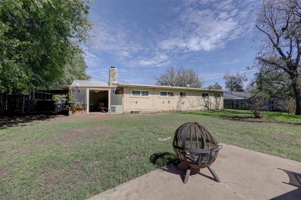 901 Elizabeth Boulevard, Granbury, TX 76048 901 Elizabeth Boulevard, Granbury, TX 76048