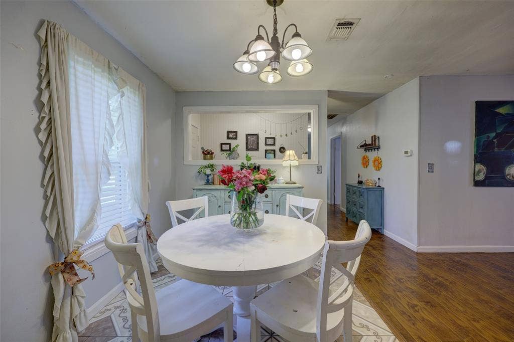 901 Elizabeth Boulevard, Granbury, TX 76048 Eat-In kitchen