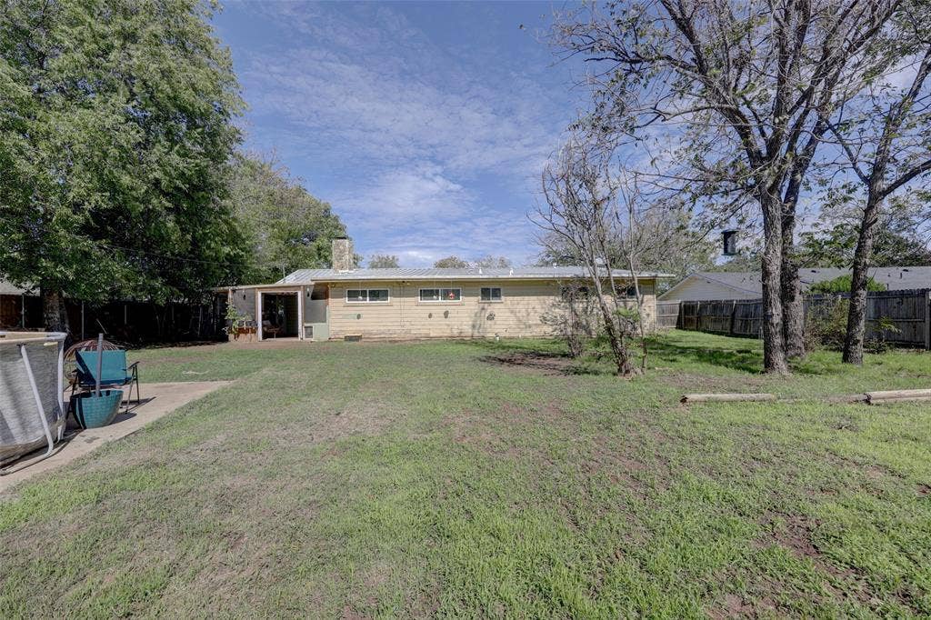 901 Elizabeth Boulevard, Granbury, TX 76048 901 Elizabeth Boulevard, Granbury, TX 76048