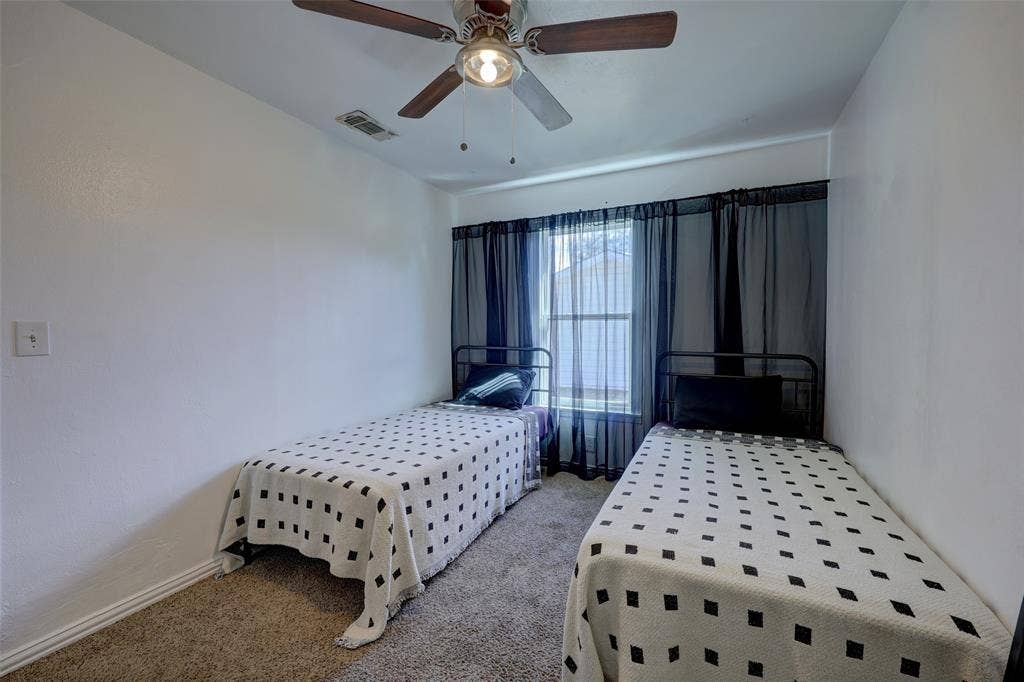 901 Elizabeth Boulevard, Granbury, TX 76048 901 Elizabeth Boulevard, Granbury, TX 76048