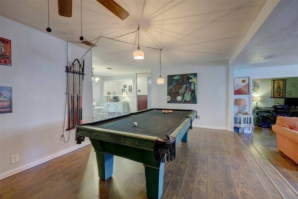 901 Elizabeth Boulevard, Granbury, TX 76048 Step down into the spacious living room. Nice flex space off the living room