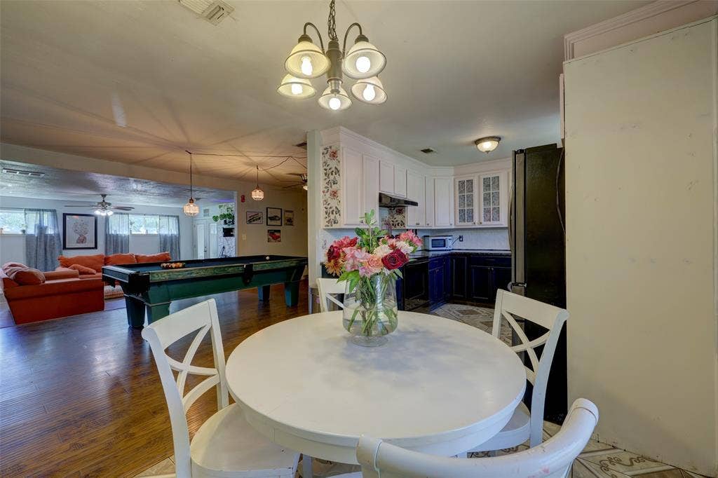 901 Elizabeth Boulevard, Granbury, TX 76048 Open Floor Plan offers a great gathering space for family and friends