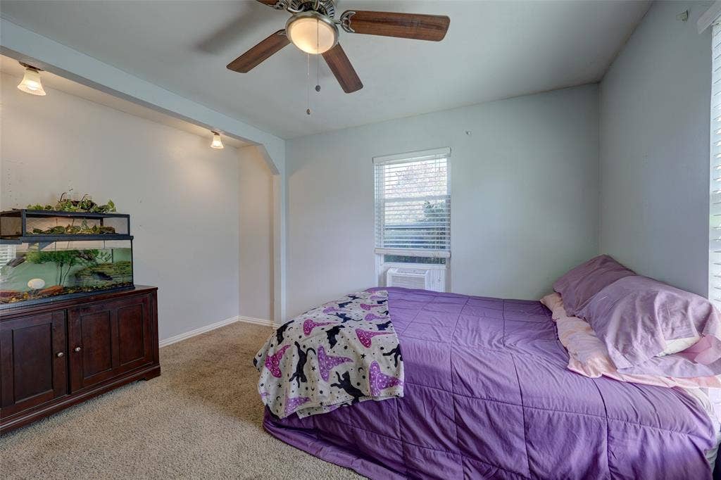 901 Elizabeth Boulevard, Granbury, TX 76048 Front bedroom