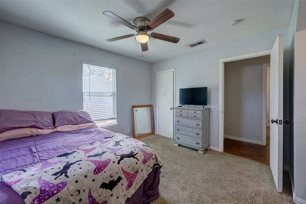 901 Elizabeth Boulevard, Granbury, TX 76048 Front Bedroom