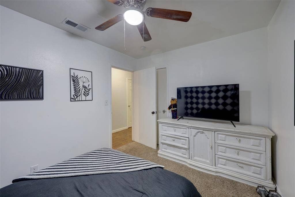901 Elizabeth Boulevard, Granbury, TX 76048 901 Elizabeth Boulevard, Granbury, TX 76048