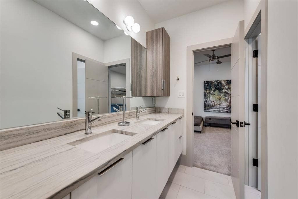 4528 W Amherst Avenue, Dallas, TX 75209
