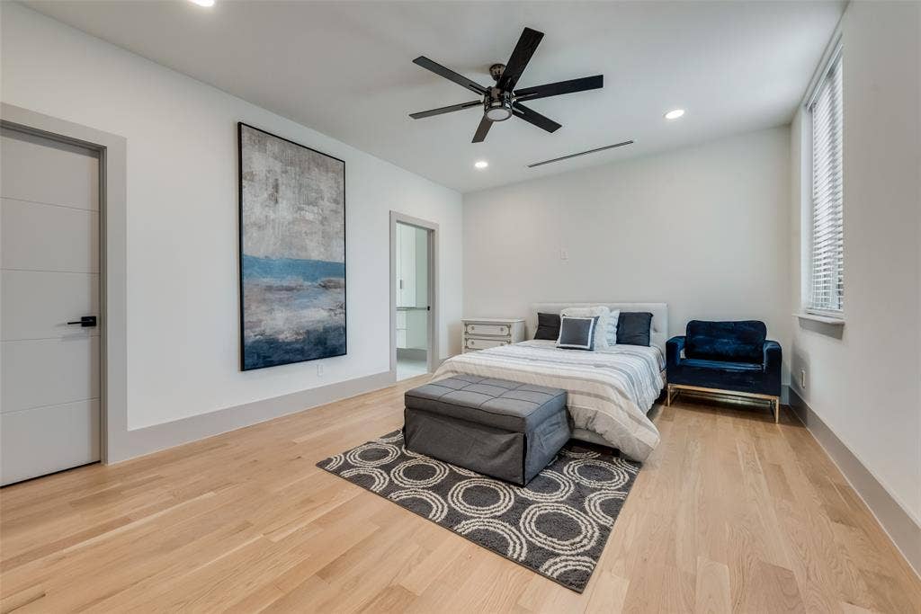 4528 W Amherst Avenue, Dallas, TX 75209
