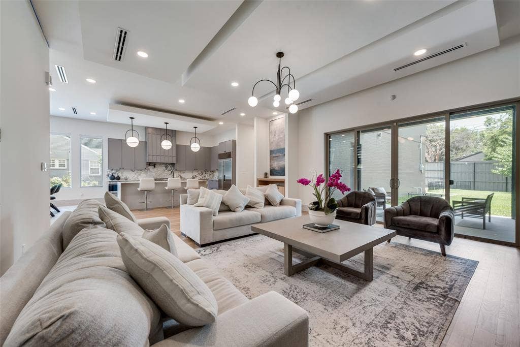 4528 W Amherst Avenue, Dallas, TX 75209