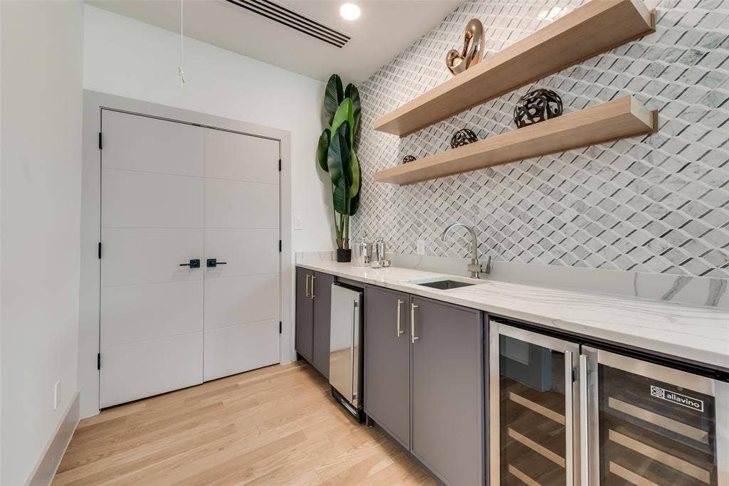 4528 W Amherst Avenue, Dallas, TX 75209