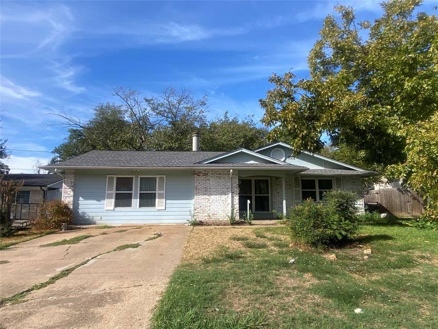 Property photo for 2721 Ridgewood Street, Irving, TX