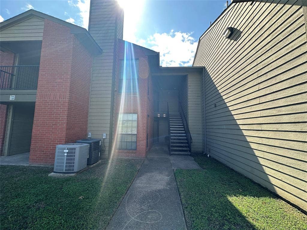 2119 Park Willow Lane, #B, Arlington, TX 76011