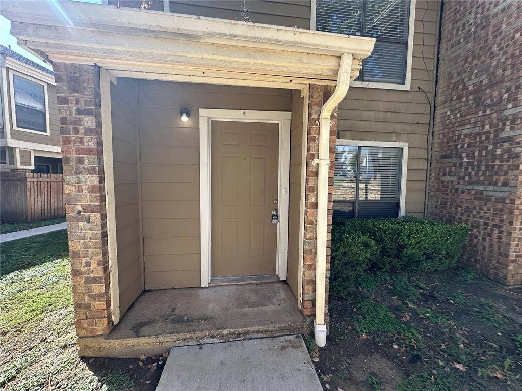 2119 Park Willow Lane, #B, Arlington, TX 76011