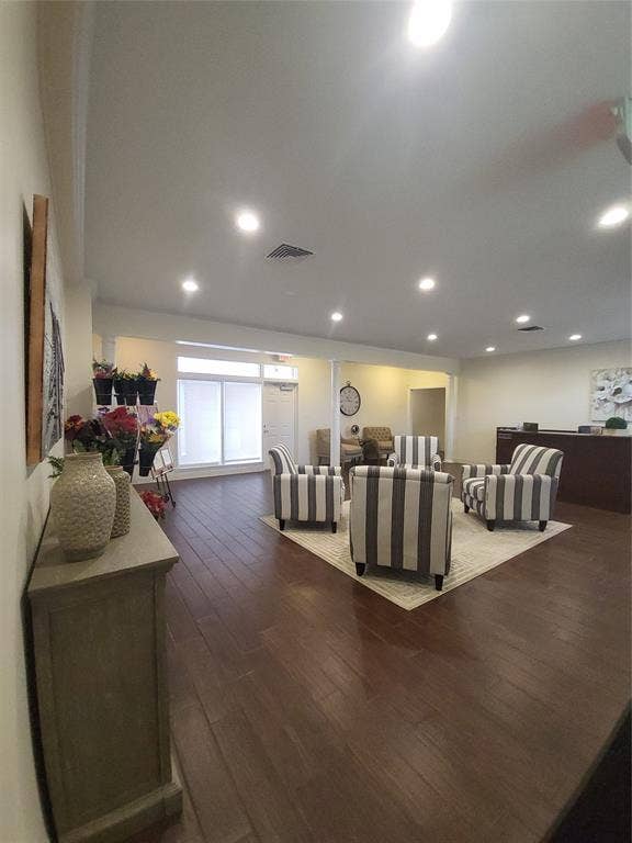 356 Warriner Street, Blanchard, LA 71107 Entry or More Seating for Eating and Meeting