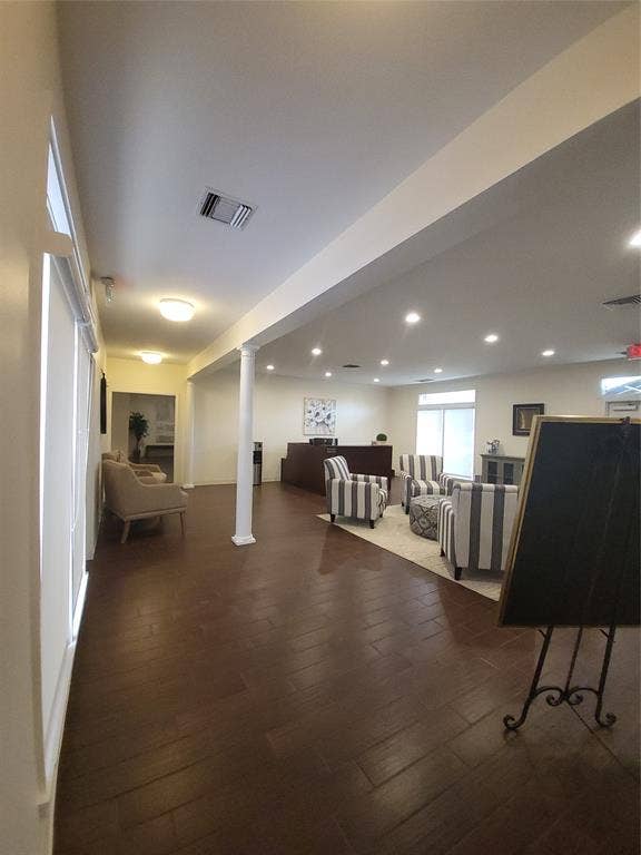 356 Warriner Street, Blanchard, LA 71107 Entry or More Seating for Eating and Meeting