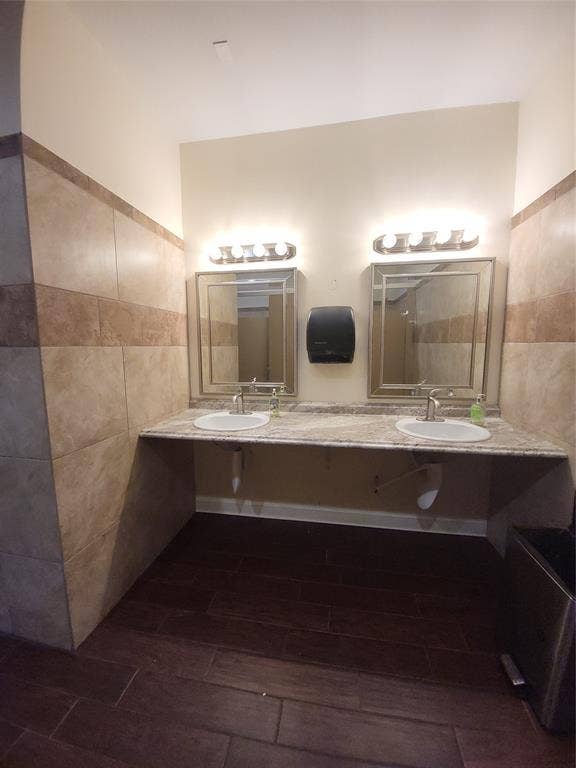 356 Warriner Street, Blanchard, LA 71107 Just one of the 5 bathrooms