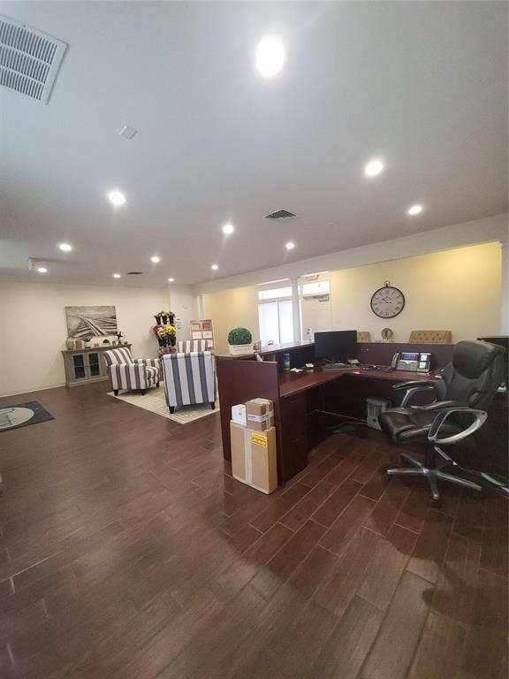 356 Warriner Street, Blanchard, LA 71107 You could have a reception area here like this or just use it for more Seating for Eating and Meeting