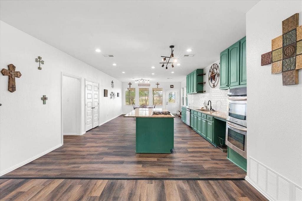 300 E 3rd Street, Blooming Grove, TX 76626