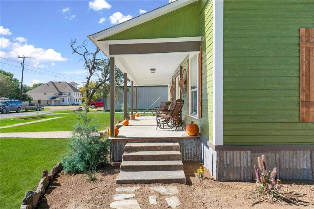 300 E 3rd Street, Blooming Grove, TX 76626