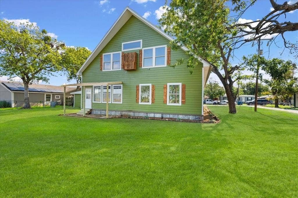 300 E 3rd Street, Blooming Grove, TX 76626