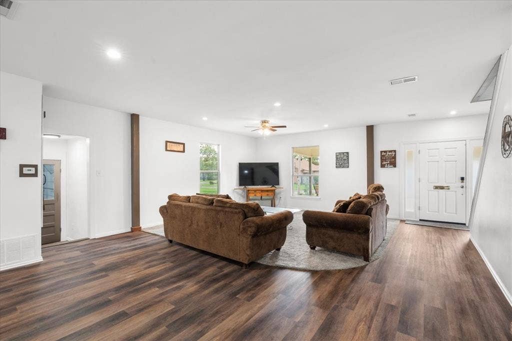 300 E 3rd Street, Blooming Grove, TX 76626