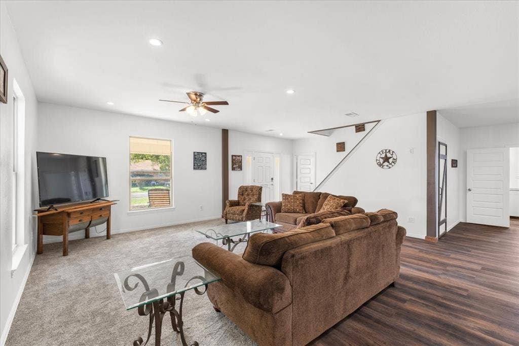 300 E 3rd Street, Blooming Grove, TX 76626
