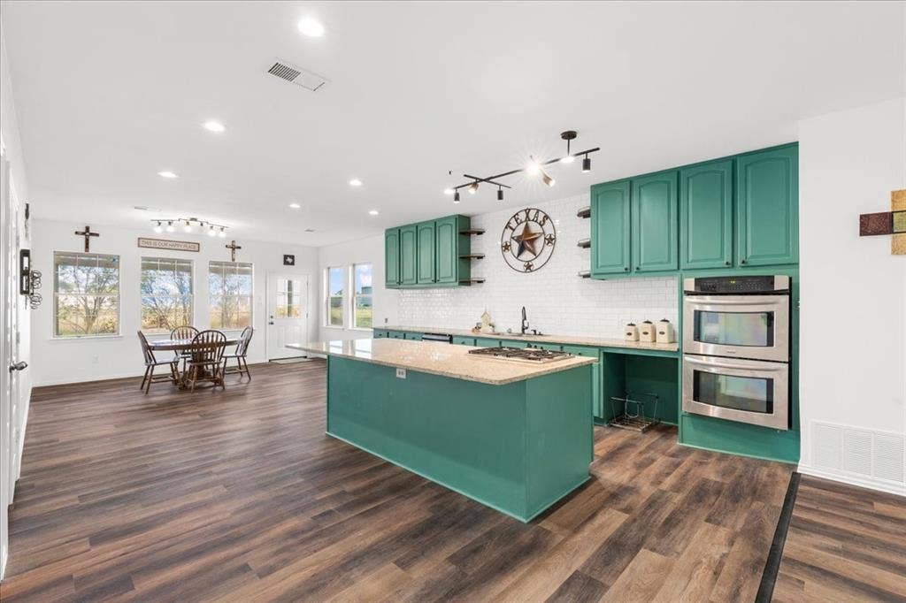 300 E 3rd Street, Blooming Grove, TX 76626